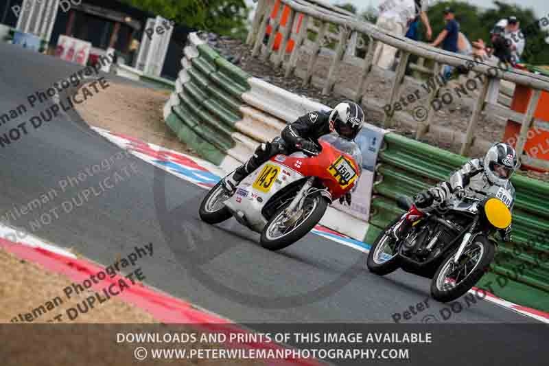 Vintage motorcycle club;eventdigitalimages;mallory park;mallory park trackday photographs;no limits trackdays;peter wileman photography;trackday digital images;trackday photos;vmcc festival 1000 bikes photographs